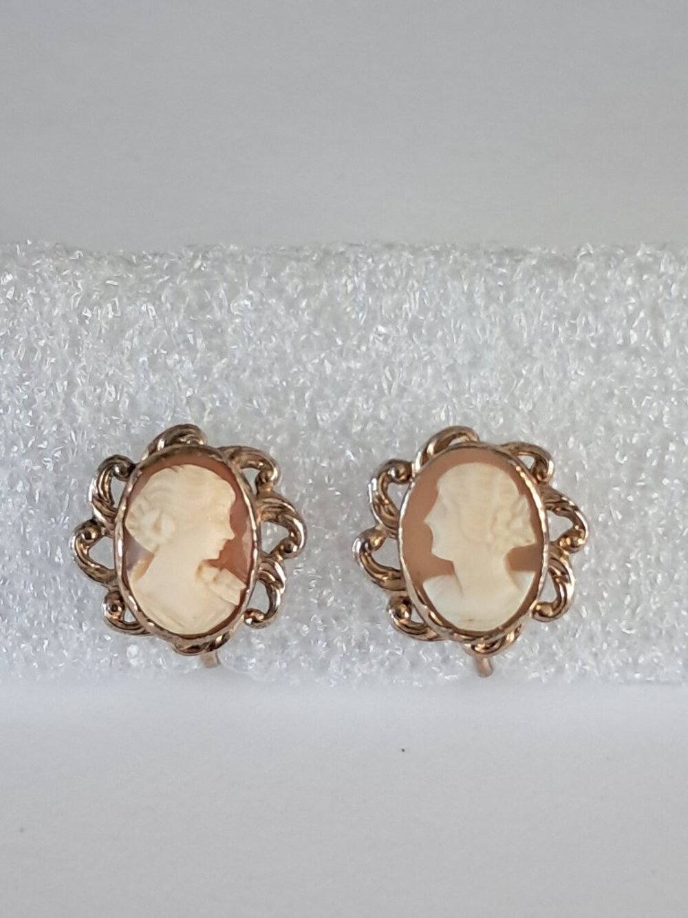 Vintage Coro Cameo Screw Back Earrings Gold Tone Oval Portrait Filigree